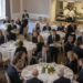 découvrez combien de serveurs prévoir pour assurer un service efficace lors de votre réception traiteur, en fonction du nombre d'invités et du type d'événement.