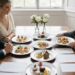 découvrez nos conseils pour choisir le menu idéal chez un traiteur afin de régaler vos invités et réussir parfaitement le repas de votre mariage.