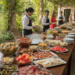 découvrez nos conseils pour choisir le traiteur idéal pour un buffet d'été réussi, avec des plats frais et adaptés à la saison.